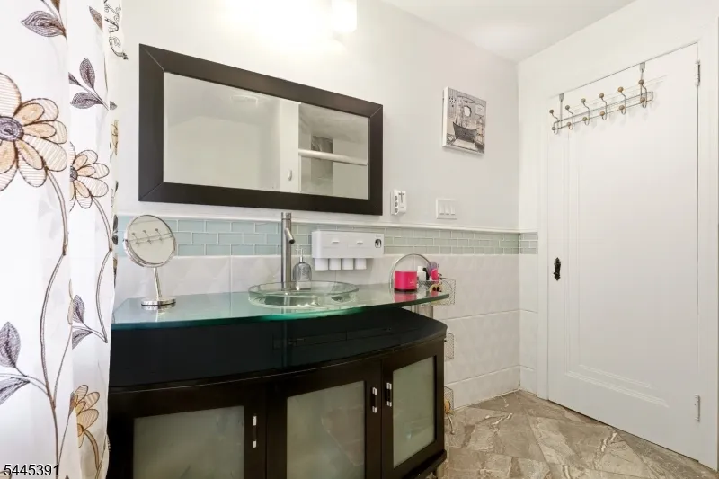 148 John St Englewood City, NJ 07631