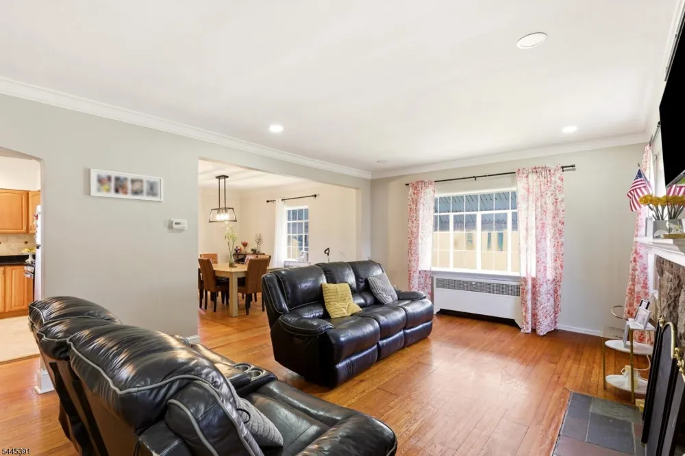 148 John St Englewood City, NJ 07631