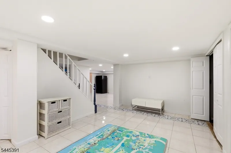 148 John St Englewood City, NJ 07631