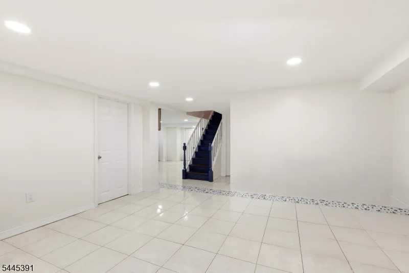 148 John St Englewood City, NJ 07631