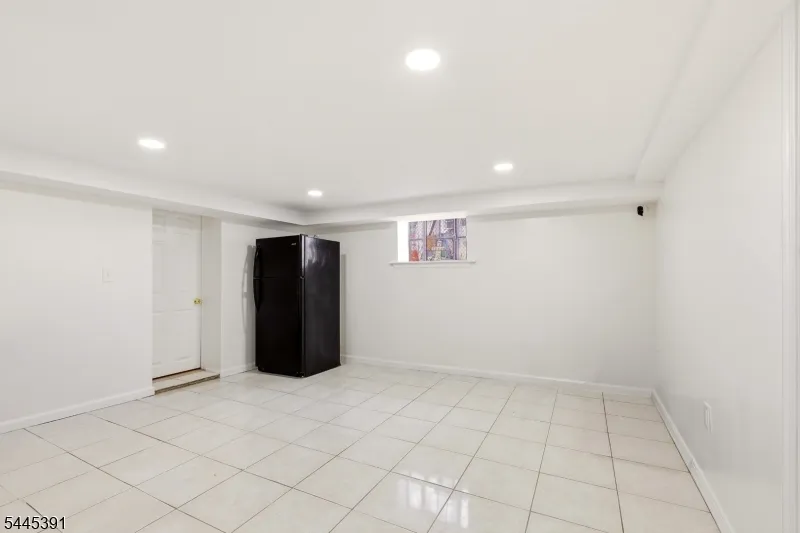 148 John St Englewood City, NJ 07631