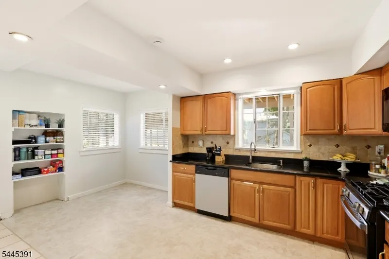 148 John St Englewood City, NJ 07631