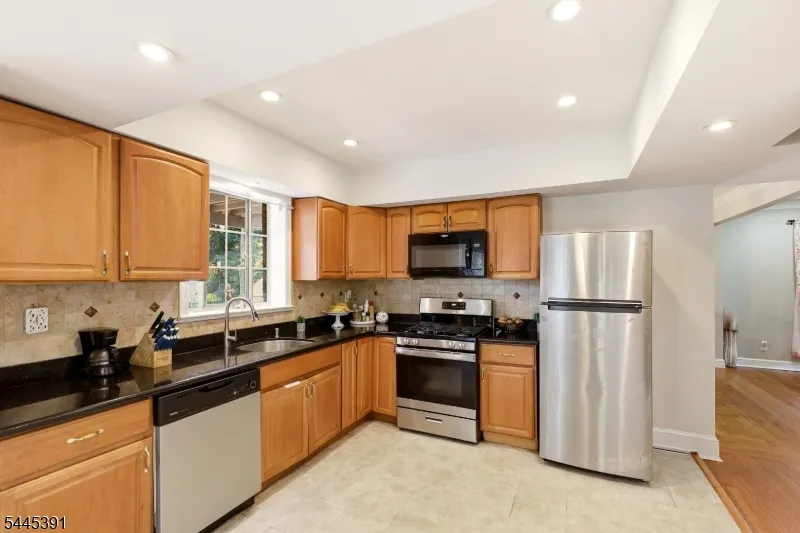 148 John St Englewood City, NJ 07631
