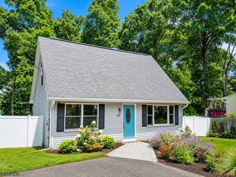 21 Woodland Trl S Vernon, NJ 07419