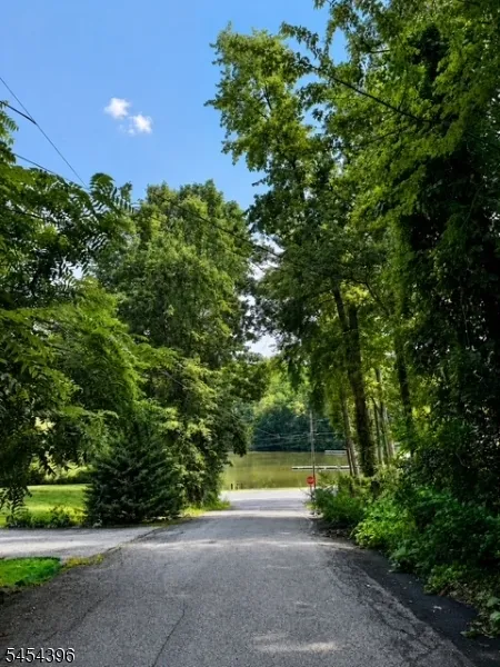 21 Woodland Trl S Vernon, NJ 07419