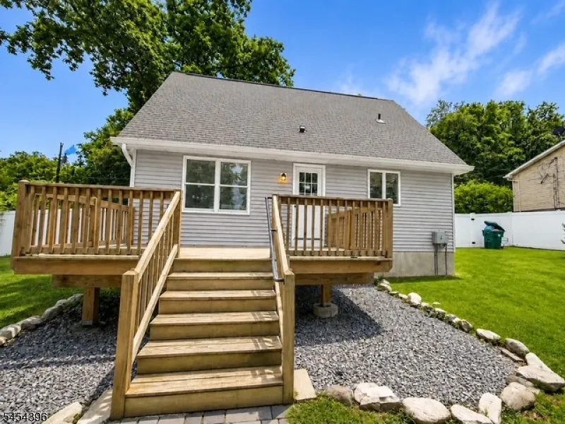 21 Woodland Trl S Vernon, NJ 07419