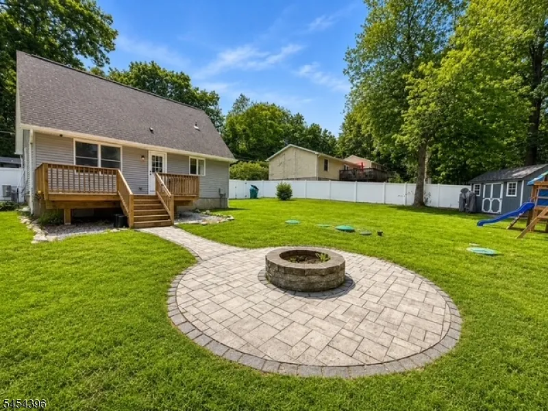 21 Woodland Trl S Vernon, NJ 07419