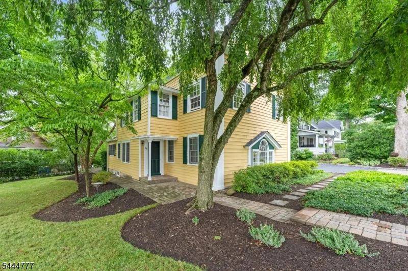 86 Washington St Rocky Hill, NJ 08553