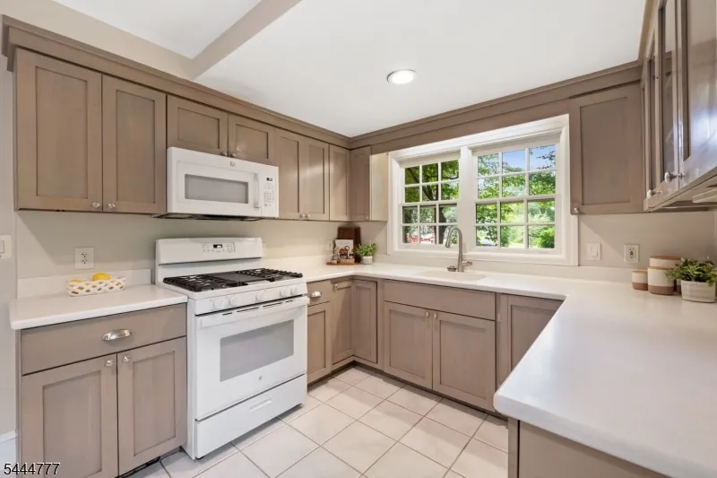 86 Washington St Rocky Hill, NJ 08553