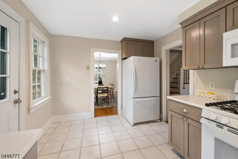 86 Washington St Rocky Hill, NJ 08553