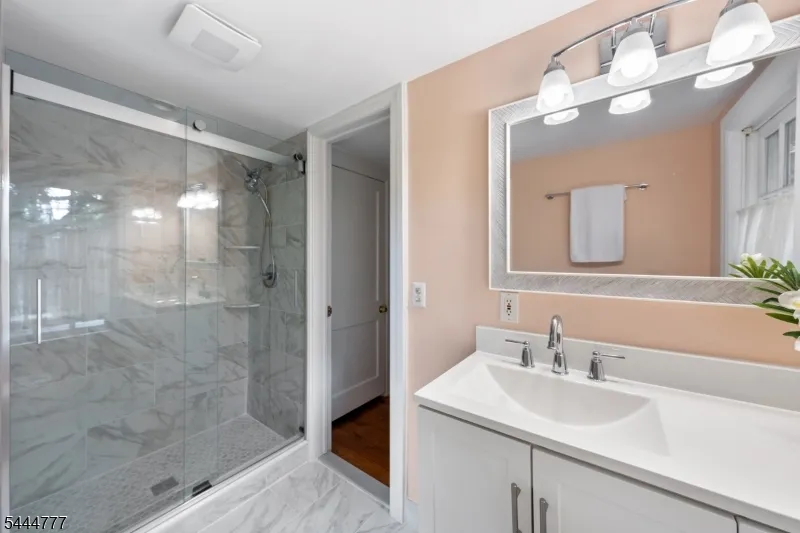 86 Washington St Rocky Hill, NJ 08553