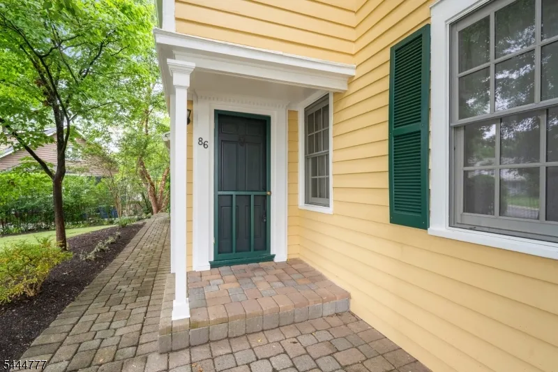 86 Washington St Rocky Hill, NJ 08553