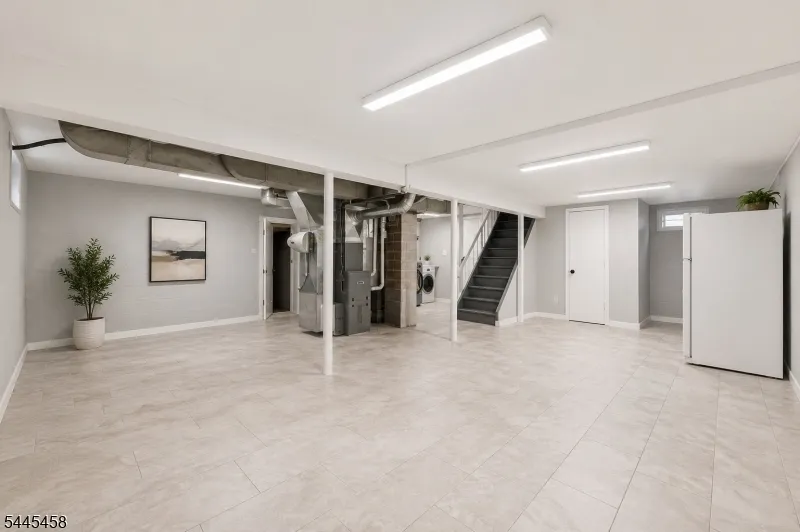 18 Farmingdale Ave Bloomfield, NJ 07003