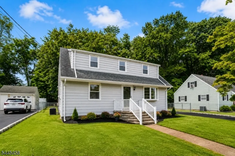 18 Farmingdale Ave Bloomfield, NJ 07003