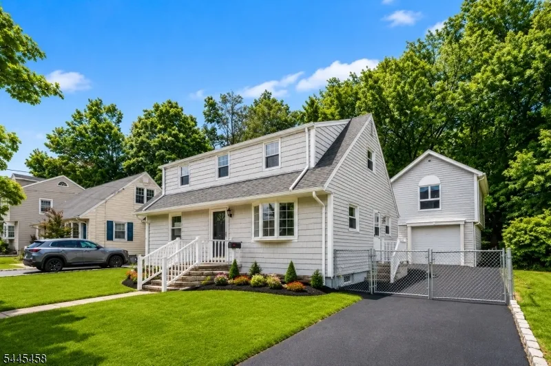 18 Farmingdale Ave Bloomfield, NJ 07003