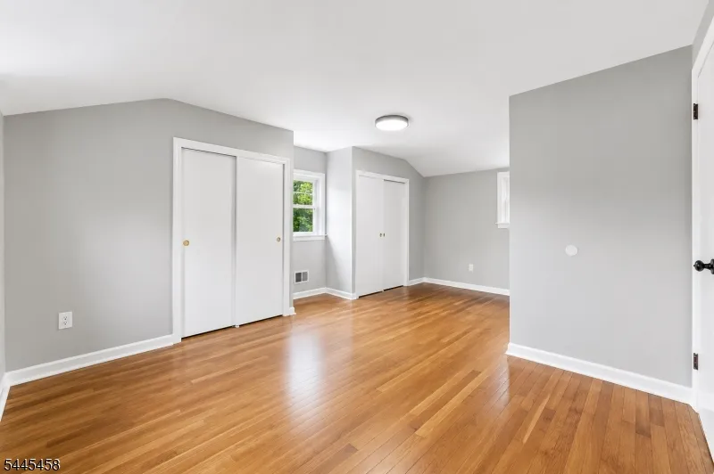 18 Farmingdale Ave Bloomfield, NJ 07003