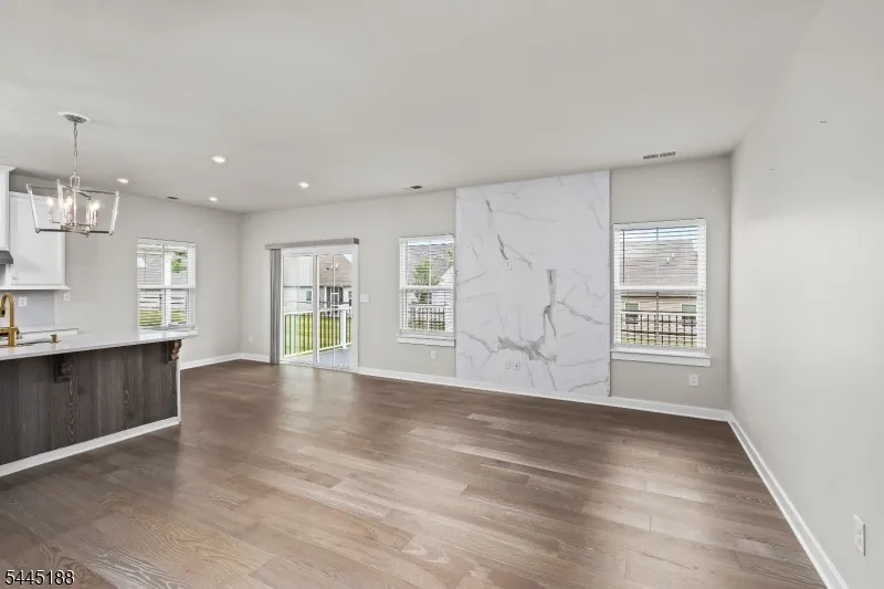 18 Mountain View Ln Mansfield, NJ 07865