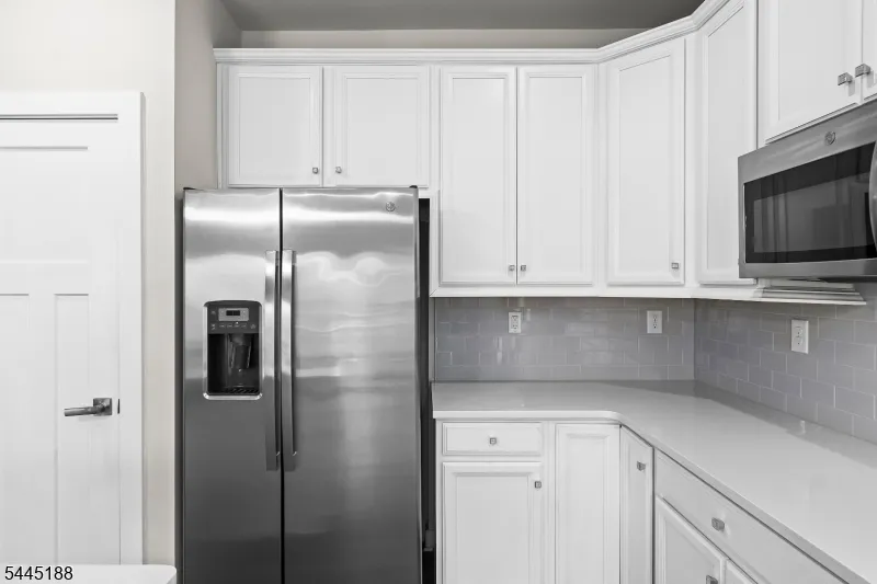18 Mountain View Ln Mansfield, NJ 07865