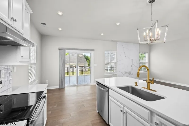 18 Mountain View Ln Mansfield, NJ 07865