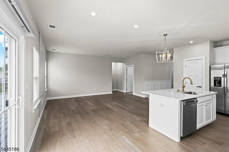 18 Mountain View Ln Mansfield, NJ 07865