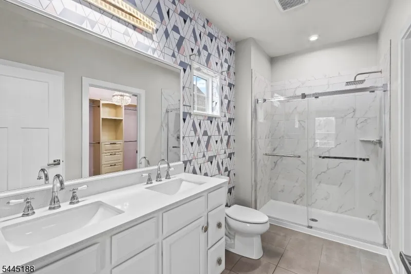 18 Mountain View Ln Mansfield, NJ 07865