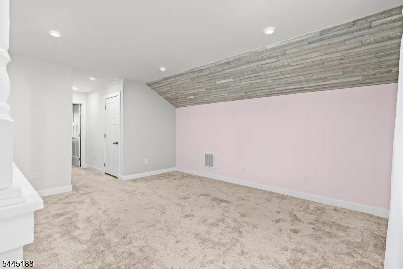 18 Mountain View Ln Mansfield, NJ 07865