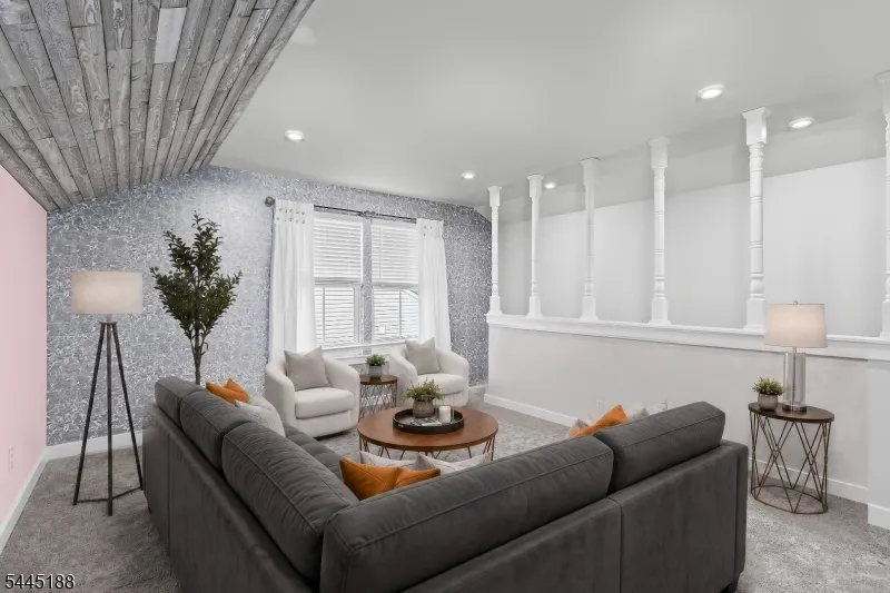 18 Mountain View Ln Mansfield, NJ 07865