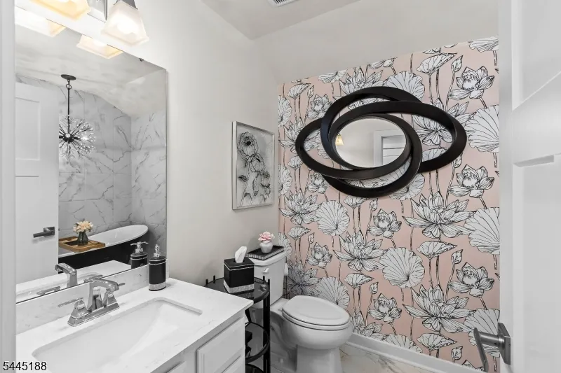 18 Mountain View Ln Mansfield, NJ 07865