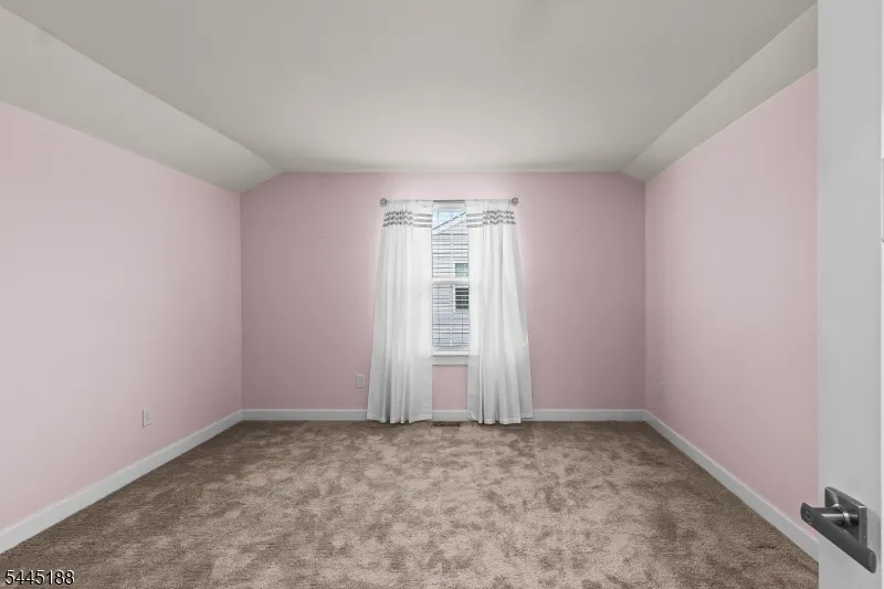 18 Mountain View Ln Mansfield, NJ 07865
