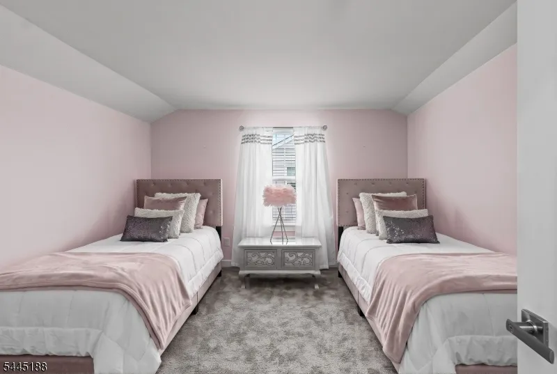 18 Mountain View Ln Mansfield, NJ 07865