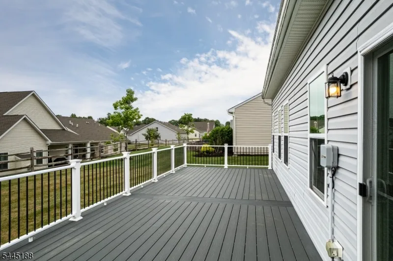 18 Mountain View Ln Mansfield, NJ 07865