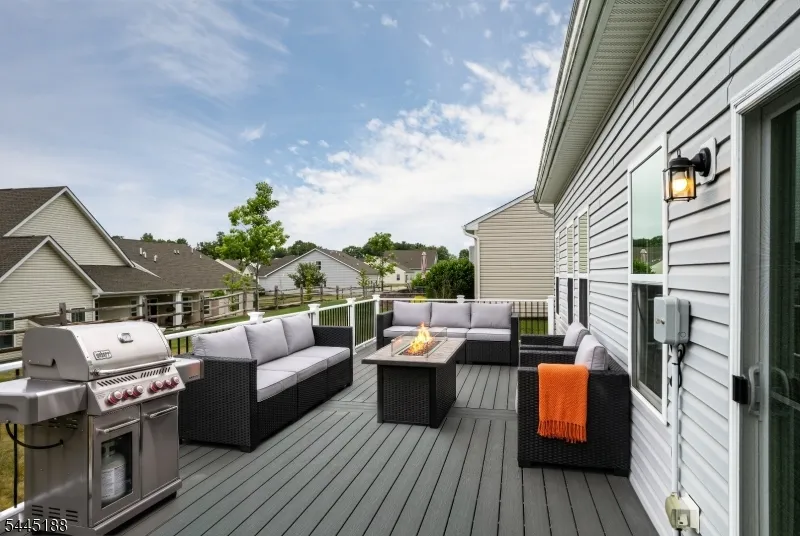 18 Mountain View Ln Mansfield, NJ 07865
