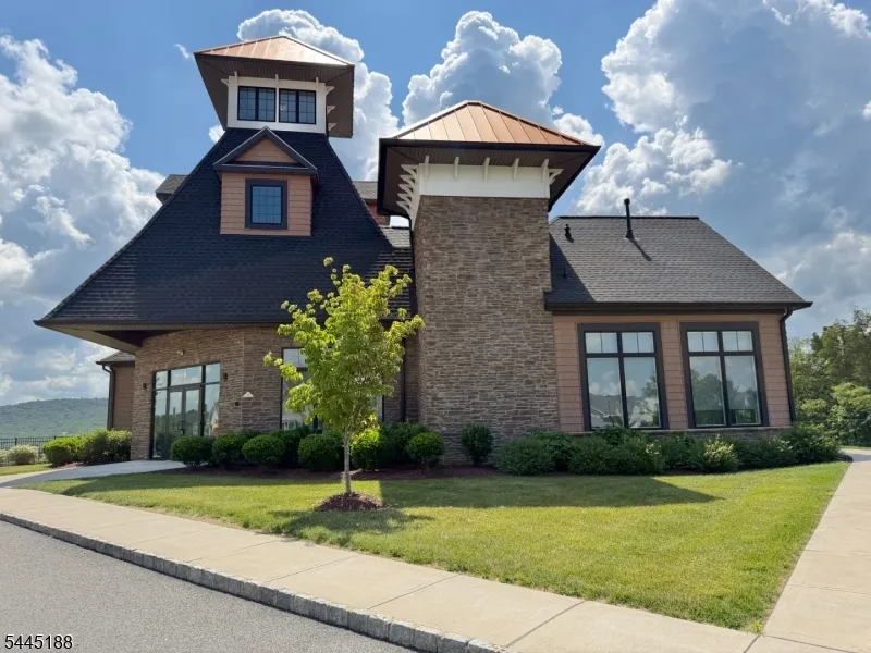 18 Mountain View Ln Mansfield, NJ 07865