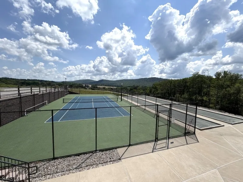 18 Mountain View Ln Mansfield, NJ 07865