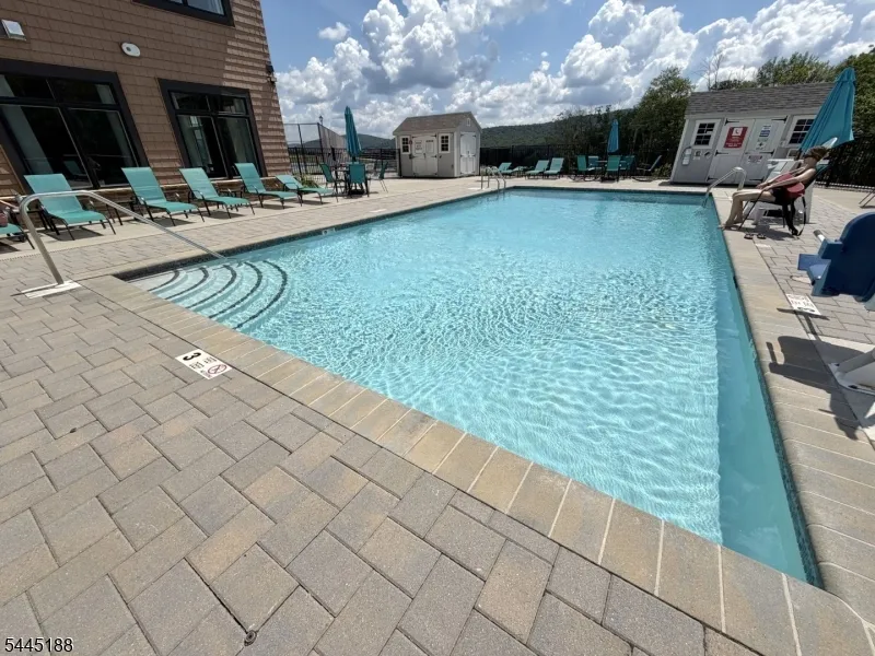 18 Mountain View Ln Mansfield, NJ 07865