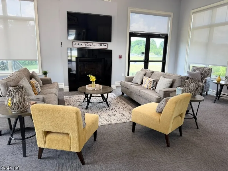 18 Mountain View Ln Mansfield, NJ 07865