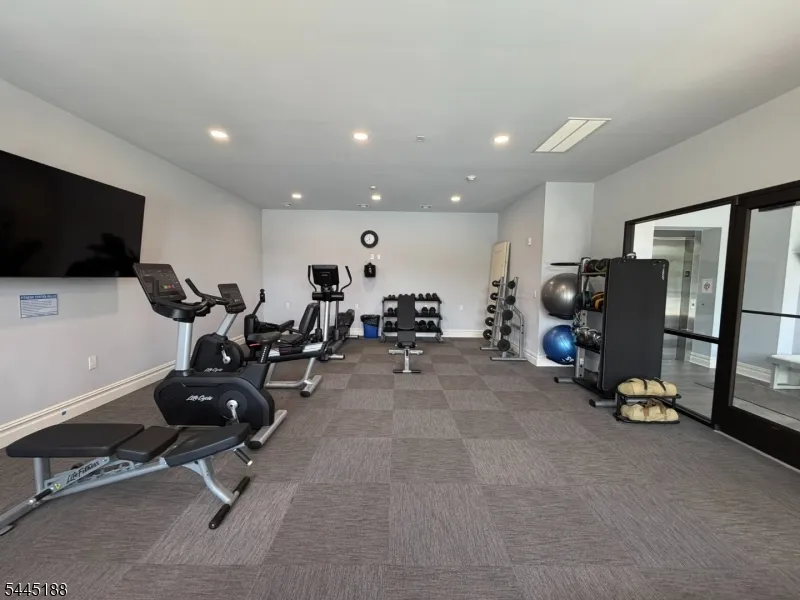 18 Mountain View Ln Mansfield, NJ 07865