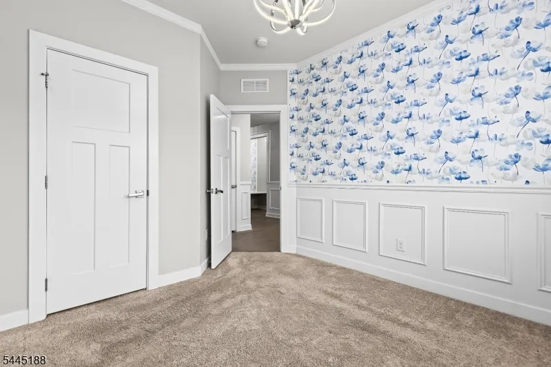 18 Mountain View Ln Mansfield, NJ 07865
