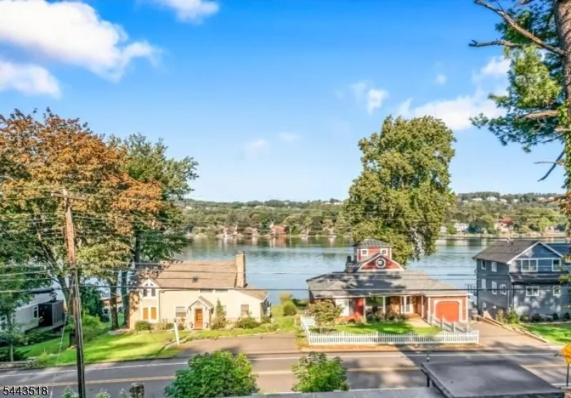 255 E Shore Trl Sparta, NJ 07871