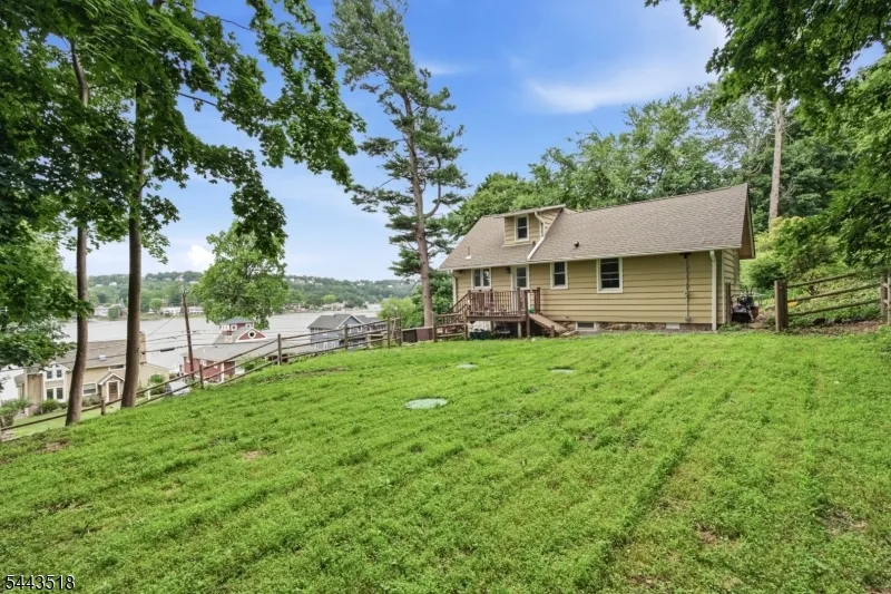 255 E Shore Trl Sparta, NJ 07871