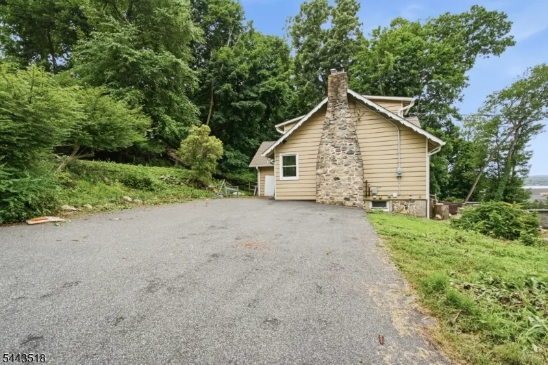 255 E Shore Trl Sparta, NJ 07871