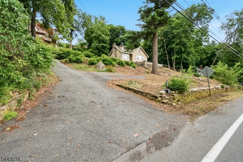 255 E Shore Trl Sparta, NJ 07871