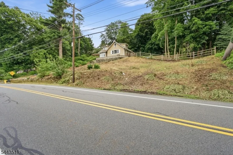 255 E Shore Trl Sparta, NJ 07871