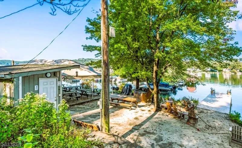 255 E Shore Trl Sparta, NJ 07871