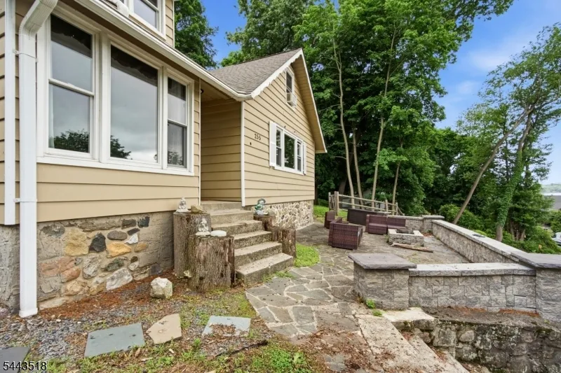 255 E Shore Trl Sparta, NJ 07871