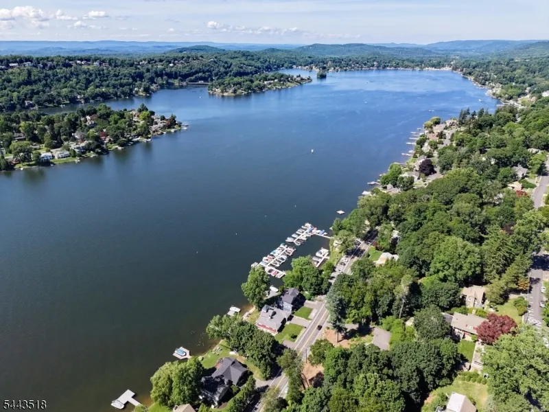 255 E Shore Trl Sparta, NJ 07871