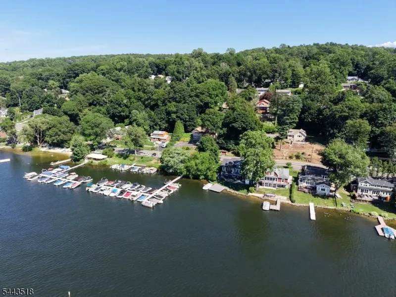 255 E Shore Trl Sparta, NJ 07871