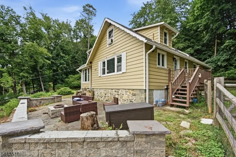 255 E Shore Trl Sparta, NJ 07871