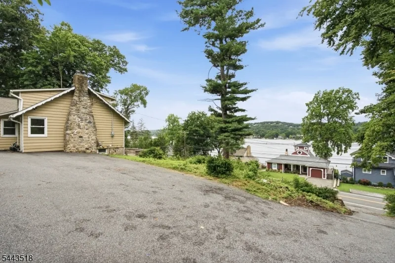 255 E Shore Trl Sparta, NJ 07871
