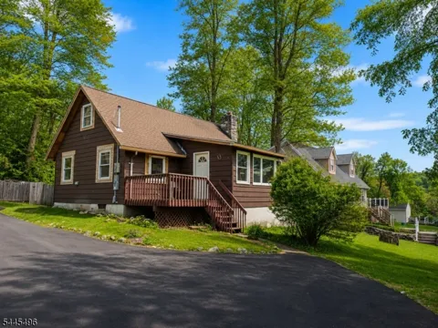 18 Wallkill Dr